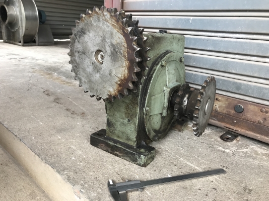 ขายหัวเกียร์ทดรอบ AOKI Wormgear LB5 เบอร์ 100 อัตราทด 1:60 made in Japan สภาพสวยเดิมๆ หมุนนิ่มแรงบิดเยอะ พร้อมใช้งาน