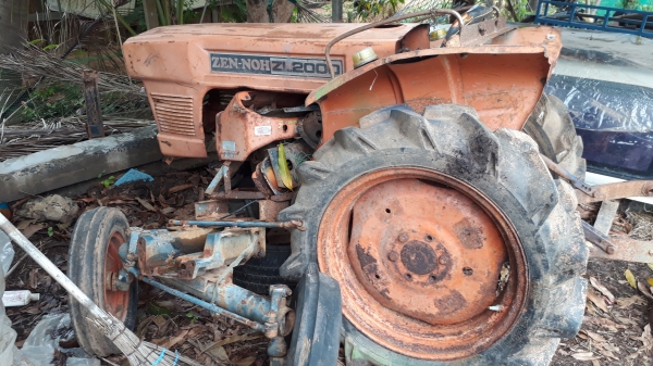 ขายตามสภาพ รถไถ 20 แรงอุปกรณ์มีครบขาดเครื่องอย่างเดียว