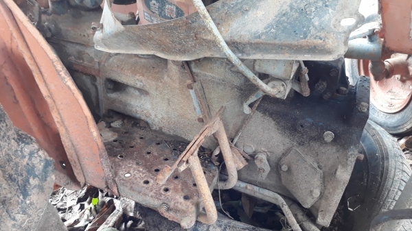 ขายตามสภาพ รถไถ 20 แรงอุปกรณ์มีครบขาดเครื่องอย่างเดียว