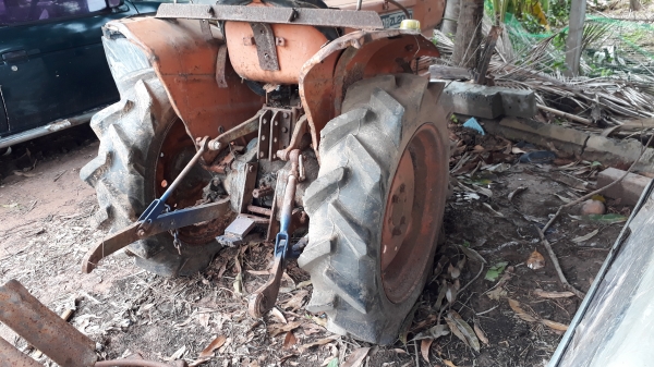 ขายตามสภาพ รถไถ 20 แรงอุปกรณ์มีครบขาดเครื่องอย่างเดียว