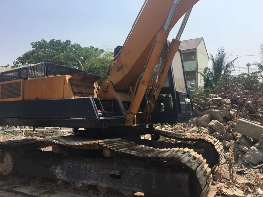 ขายรถแบคโฮ PC 200-3 มือสอง สภาพดี ขายรถแบคโฮ PC 200-3 มือสอง สภาพดี