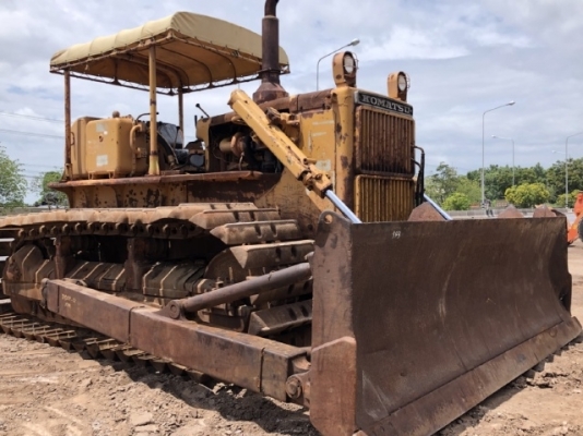 ขายรถดันดิน KOMATSU D80P-12 (D8) นำเข้าเองจากญี่ปุ่น สภาพสวยพร้อมใช้ มีVDOการทำงานครับ