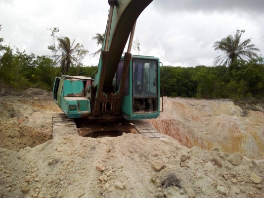 ขายแบคโฮKOMATSU PC200-5 คอลโทนยาวเอกสารซื้อขายราคา 300,000