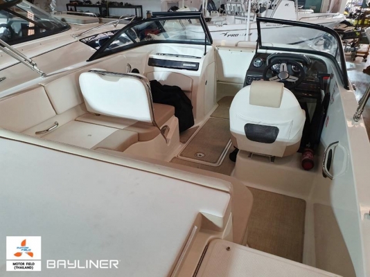 New Boat 2018/2019 VR5 Bowrider ราคาลดกว่า 300,000 บาทเหลือเพียง 1.6 ล้านบาทเท่านั้น