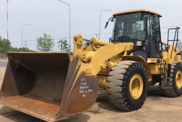 ขายรถตักล้อยาง CAT 962H นำเข้าเองจากญี่ปุ่น สภาพสวยพร้อมใช้ มีVDOการทำงานครับ ขายรถตักล้อยาง CAT 962H นำเข้าเองจากญี่ปุ่น สภาพสวยพร้อมใช้ มีVDOการทำงานครับ