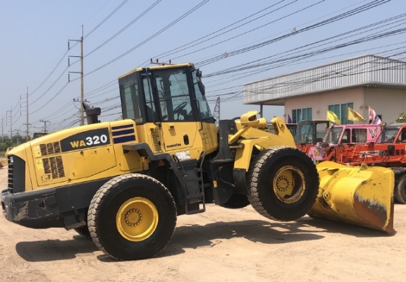 ขายรถตักล้อยาง KOMATSU WA320-5 นำเข้าเองจากญี่ปุ่น สภาพสวยพร้อมใช้ มีVDOการทำงานครับ