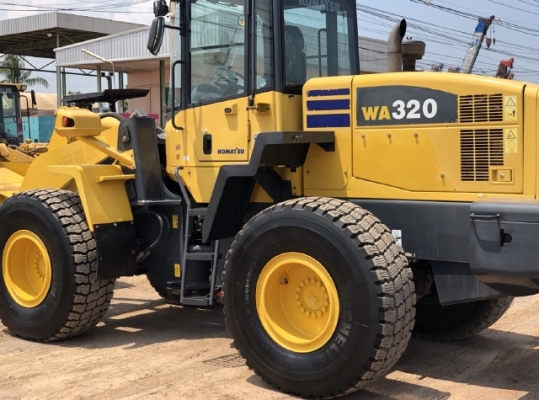 ขายรถตักล้อยาง KOMATSU WA320-5 นำเข้าเองจากญี่ปุ่น สภาพสวยพร้อมใช้ มีVDOการทำงานครับ