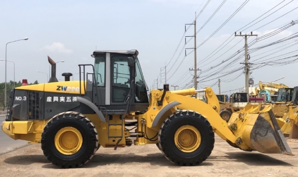 ขายรถตักล้อยาง HITACHI ZW220 ปี 2013 นำเข้าเองจากญี่ปุ่น สภาพสวยพร้อมใช้ มีVDOการทำงานครับ ขายรถตักล้อยาง HITACHI ZW220 ปี 2013 นำเข้าเองจากญี่ปุ่น สภาพสวยพร้อมใช้ มีVDOการทำงานครับ