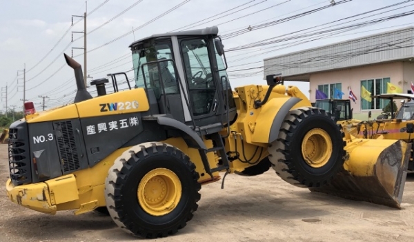 ขายรถตักล้อยาง HITACHI ZW220 ปี 2013 นำเข้าเองจากญี่ปุ่น สภาพสวยพร้อมใช้ มีVDOการทำงานครับ ขายรถตักล้อยาง HITACHI ZW220 ปี 2013 นำเข้าเองจากญี่ปุ่น สภาพสวยพร้อมใช้ มีVDOการทำงานครับ