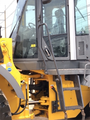 ขายรถตักล้อยาง HITACHI ZW220 ปี 2013 นำเข้าเองจากญี่ปุ่น สภาพสวยพร้อมใช้ มีVDOการทำงานครับ ขายรถตักล้อยาง HITACHI ZW220 ปี 2013 นำเข้าเองจากญี่ปุ่น สภาพสวยพร้อมใช้ มีVDOการทำงานครับ