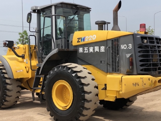 ขายรถตักล้อยาง HITACHI ZW220 ปี 2013 นำเข้าเองจากญี่ปุ่น สภาพสวยพร้อมใช้ มีVDOการทำงานครับ ขายรถตักล้อยาง HITACHI ZW220 ปี 2013 นำเข้าเองจากญี่ปุ่น สภาพสวยพร้อมใช้ มีVDOการทำงานครับ