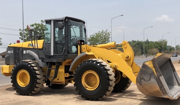 ขายรถตักล้อยาง HITACHI ZW220 ปี 2013 นำเข้าเองจากญี่ปุ่น สภาพสวยพร้อมใช้ มีVDOการทำงานครับ ขายรถตักล้อยาง HITACHI ZW220 ปี 2013 นำเข้าเองจากญี่ปุ่น สภาพสวยพร้อมใช้ มีVDOการทำงานครับ