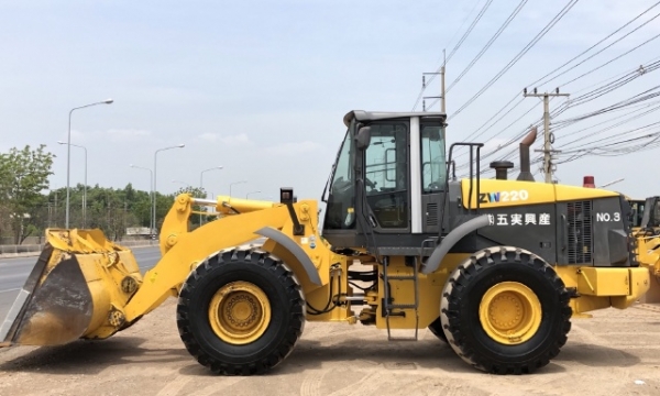 ขายรถตักล้อยาง HITACHI ZW220 ปี 2013 นำเข้าเองจากญี่ปุ่น สภาพสวยพร้อมใช้ มีVDOการทำงานครับ ขายรถตักล้อยาง HITACHI ZW220 ปี 2013 นำเข้าเองจากญี่ปุ่น สภาพสวยพร้อมใช้ มีVDOการทำงานครับ