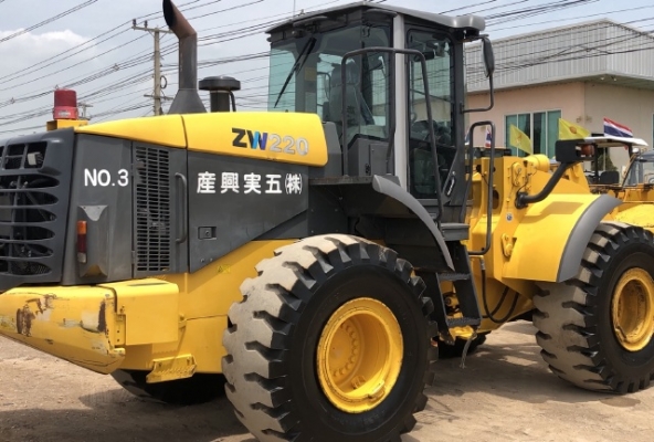 ขายรถตักล้อยาง HITACHI ZW220 ปี 2013 นำเข้าเองจากญี่ปุ่น สภาพสวยพร้อมใช้ มีVDOการทำงานครับ ขายรถตักล้อยาง HITACHI ZW220 ปี 2013 นำเข้าเองจากญี่ปุ่น สภาพสวยพร้อมใช้ มีVDOการทำงานครับ