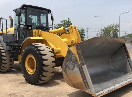 ขายรถตักล้อยาง HITACHI ZW220 ปี 2013 นำเข้าเองจากญี่ปุ่น สภาพสวยพร้อมใช้ มีVDOการทำงานครับ ขายรถตักล้อยาง HITACHI ZW220 ปี 2013 นำเข้าเองจากญี่ปุ่น สภาพสวยพร้อมใช้ มีVDOการทำงานครับ