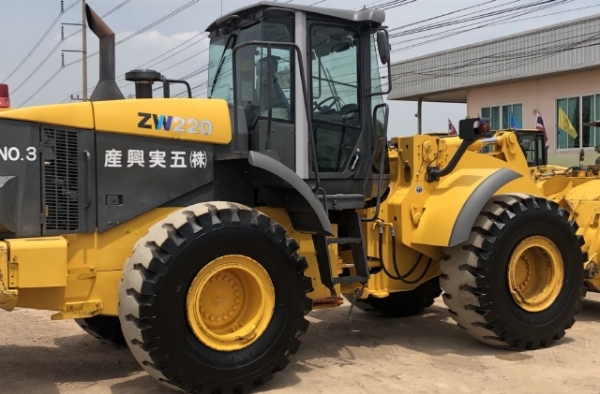 ขายรถตักล้อยาง HITACHI ZW220 ปี 2013 นำเข้าเองจากญี่ปุ่น สภาพสวยพร้อมใช้ มีVDOการทำงานครับ ขายรถตักล้อยาง HITACHI ZW220 ปี 2013 นำเข้าเองจากญี่ปุ่น สภาพสวยพร้อมใช้ มีVDOการทำงานครับ