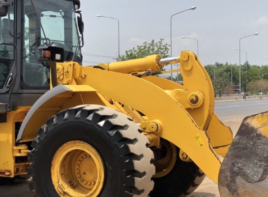 ขายรถตักล้อยาง HITACHI ZW220 ปี 2013 นำเข้าเองจากญี่ปุ่น สภาพสวยพร้อมใช้ มีVDOการทำงานครับ ขายรถตักล้อยาง HITACHI ZW220 ปี 2013 นำเข้าเองจากญี่ปุ่น สภาพสวยพร้อมใช้ มีVDOการทำงานครับ