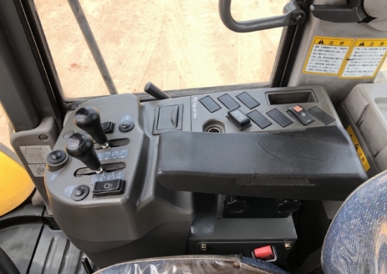 ขายรถตักล้อยาง HITACHI ZW220 ปี 2013 นำเข้าเองจากญี่ปุ่น สภาพสวยพร้อมใช้ มีVDOการทำงานครับ ขายรถตักล้อยาง HITACHI ZW220 ปี 2013 นำเข้าเองจากญี่ปุ่น สภาพสวยพร้อมใช้ มีVDOการทำงานครับ