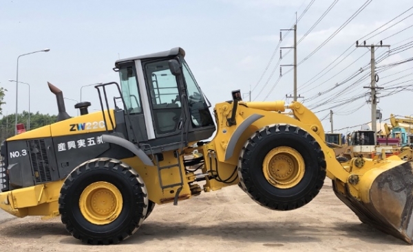 ขายรถตักล้อยาง HITACHI ZW220 ปี 2013 นำเข้าเองจากญี่ปุ่น สภาพสวยพร้อมใช้ มีVDOการทำงานครับ ขายรถตักล้อยาง HITACHI ZW220 ปี 2013 นำเข้าเองจากญี่ปุ่น สภาพสวยพร้อมใช้ มีVDOการทำงานครับ