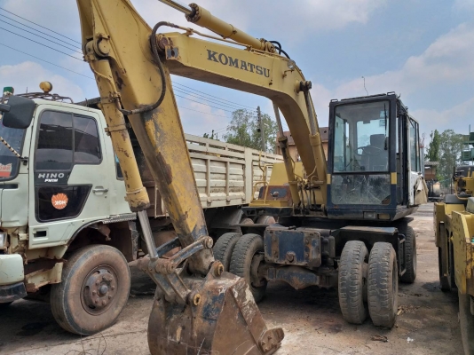 ขาย 395,000 รถแบคโฮล้อยาง KOMATSU PW100-3 เอกสารเล่มทะเบียน เครื่องสมบูรณ์ เกียร์ดี ปั๊มแรง ยางดี รถพร้อมใช้งาน รถอยู่ ปราจีนบุรี 090-772-3710 090-772-3708