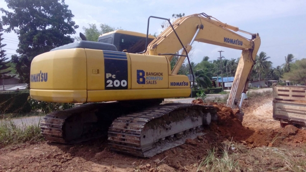 ขายแบคโฮKOMATSU PC200-7 ปี59/10,000 ชม.เอกสารเล่มทะเบียนราคา1,580,000