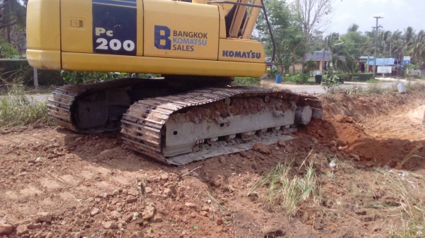 ขายแบคโฮKOMATSU PC200-7 ปี59/10,000ชม.เอกสารเล่มทะเบียนราคา 1,580,000
