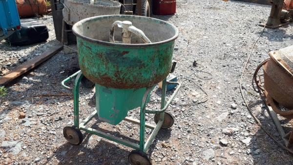 มาอีกตัวครับ เครื่องผสมปูน โม่ปูน ไฟฟ้า 110 โวลท์ เก่าญี่ปุ่น กว้าง 80 cm สูง 100 cm มาอีกตัวครับ เครื่องผสมปูน โม่ปูน ไฟฟ้า 110 โวลท์ เก่าญี่ปุ่น กว้าง 80 cm สูง 100 cm