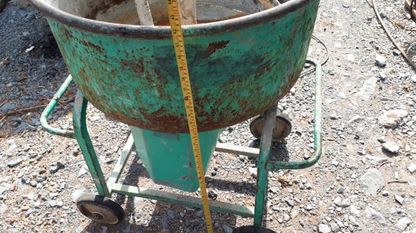 มาอีกตัวครับ เครื่องผสมปูน โม่ปูน ไฟฟ้า 110 โวลท์ เก่าญี่ปุ่น กว้าง 80 cm สูง 100 cm มาอีกตัวครับ เครื่องผสมปูน โม่ปูน ไฟฟ้า 110 โวลท์ เก่าญี่ปุ่น กว้าง 80 cm สูง 100 cm