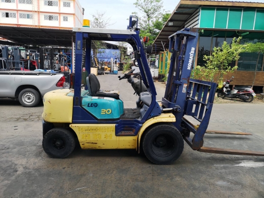 รถยกโคมัสสึรุ่น12  น้ำหนักยก 2 ตัน เสาสูง3เมตร เครื่องดีเซล เกียร์ออโต้ งาเทได้ แผงงากว้างพิเศษ รถนอกนำเข้า