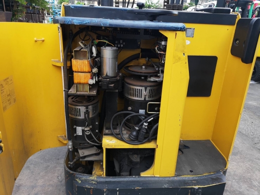 รถยกไฟฟ้ายืนขับโคมัสสุ น้ำหนักยก 3 ตัน เสาสูง 4 เมตร รถนอกนำเข้า