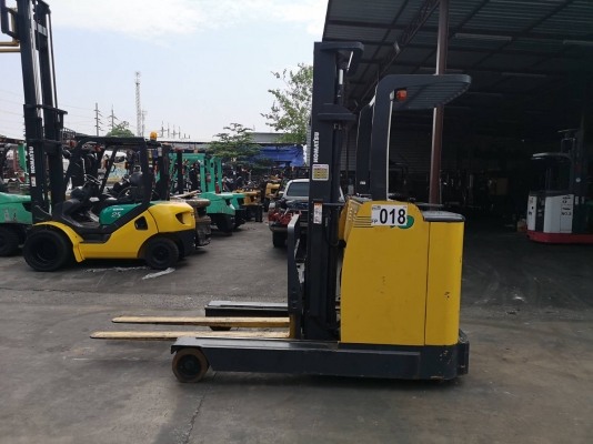 รถยกไฟฟ้ายืนขับโคมัสสุ น้ำหนักยก 3 ตัน เสาสูง 4 เมตร รถนอกนำเข้า