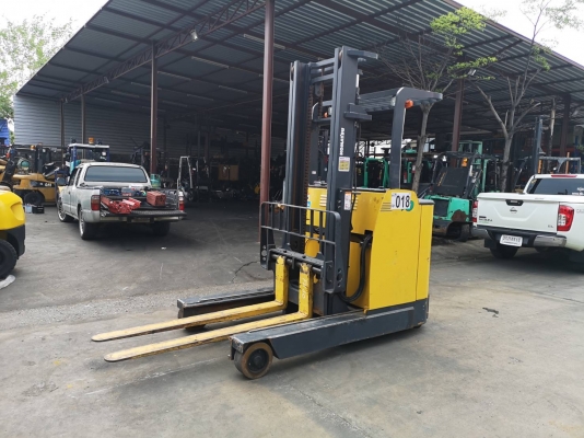 รถยกไฟฟ้ายืนขับโคมัสสุ น้ำหนักยก 3 ตัน เสาสูง 4 เมตร รถนอกนำเข้า