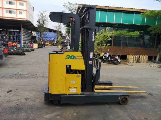 รถยกไฟฟ้ายืนขับโคมัสสุ น้ำหนักยก 3 ตัน เสาสูง 4 เมตร รถนอกนำเข้า