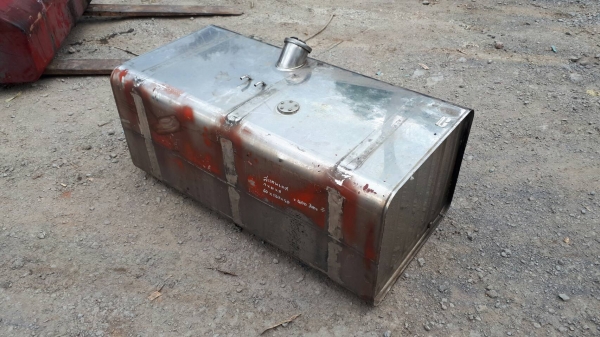ขาย ถังน้ำมัน สแตนเลส ขนาด 400 ลิตร สำหรับรถบรรทุก 6 ล้อ 10 ล้อ เทรเลอร์ หัวลาก เก่าญี่ปุ่นแท้ ขาย ถังน้ำมัน สแตนเลส ขนาด 400 ลิตร สำหรับรถบรรทุก 6 ล้อ 10 ล้อ เทรเลอร์ หัวลาก เก่าญี่ปุ่นแท้