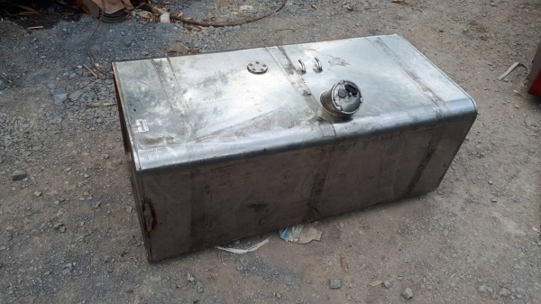 ขาย ถังน้ำมัน สแตนเลส ขนาด 400 ลิตร สำหรับรถบรรทุก 6 ล้อ 10 ล้อ เทรเลอร์ หัวลาก เก่าญี่ปุ่นแท้ ขาย ถังน้ำมัน สแตนเลส ขนาด 400 ลิตร สำหรับรถบรรทุก 6 ล้อ 10 ล้อ เทรเลอร์ หัวลาก เก่าญี่ปุ่นแท้