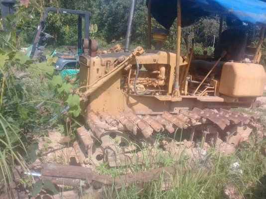 ขายแทรคเตอร์KOMATSU D20P-3 ราคา 100,000 ขายแทรคเตอร์KOMATSU D20P-3 ราคา 100,000