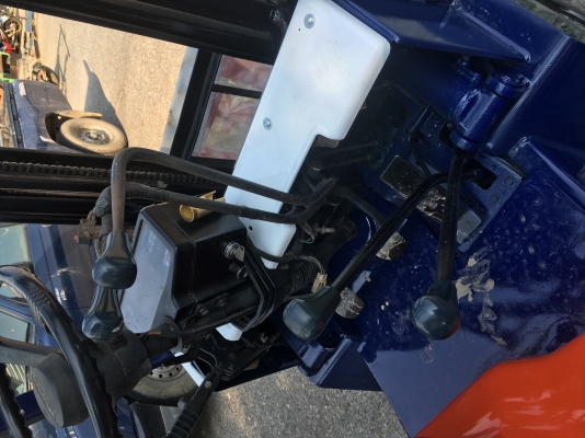 โฟคลิฟเครื่องดีเซลยก1.5ตันรุ่นนิยมงา3เมตร0877477672