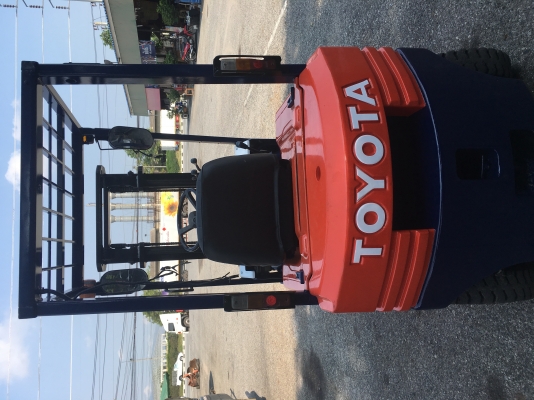 โฟคลิฟเครื่องดีเซลยก1.5ตันรุ่นนิยมงา3เมตร0877477672