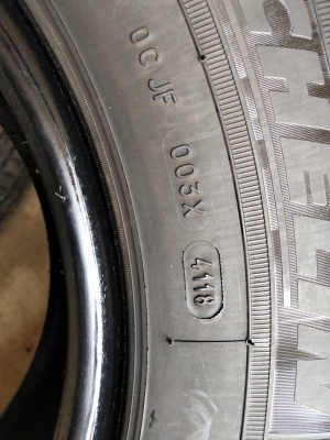 ยาง XCD2 225/75R15 ปลายปี18 ดอกยางหนา ๆ (เส้น ยาง XCD2 225/75R15 ปลายปี18 ดอกยางหนา ๆ (เส้น