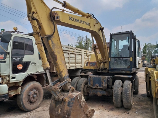 ขาย 395,000 รถแบคโฮล้อยาง KOMATSU PW100-3 เอกสารเล่มทะเบียน เครื่องสมบูรณ์ เกียร์ดี ปั๊มแรง ยางดี รถพร้อมใช้งาน รถอยู่ ปราจีนบุรี 064-191-1112