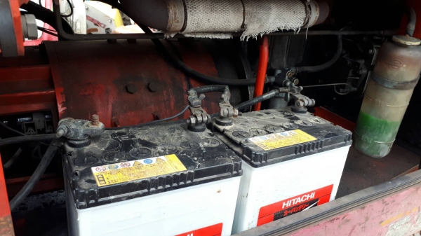 ขาย เครื่องเชื่อมพร้อมปั่นไฟสนาม 110 โวลท์ เก่าญี่ปุน ดีเชล 2 สูบ ธูปเชื่อม 4 มิล หรือ LB 52 ได้ พร้อมใช้งาน