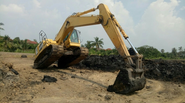 ขายโคมัตสุ Hybrid 205 4สูบ 148แรงม้า เอกสารใบแจ้งจำหน่ายพร้อมทำเล่ม รถสวย รถพร้อมทำงานเอวแน่น โซดาทำงานไม่โหลด  ไฟฟ้าครบ