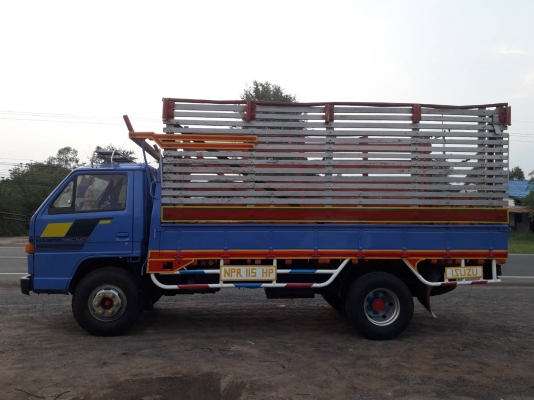 ขายรถบรรทุก6ล้อNPR115แรง เฟืองท้ายF ยาว 4.30 เสิรมแหนบเรียบร้อย เอกสารครบพร้อมโอน