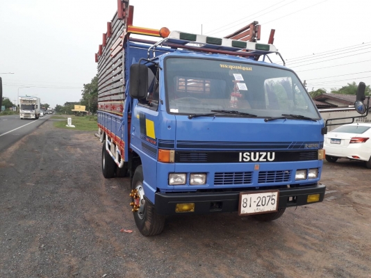 ขายรถบรรทุก6ล้อNPR115แรง เฟืองท้ายF ยาว 4.30 เสิรมแหนบเรียบร้อย เอกสารครบพร้อมโอน