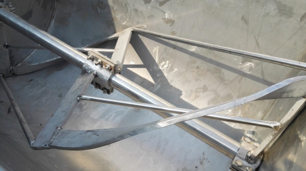 ถังตีกวนผสมสเตนเลส มีระบบอัตโนมัติตั้งเวลา เปิด/ปิด และ คว่ำเทวัตถุดิบด้วยไฟฟ้า ใช้ในงานอุตสาหกรรมอาหาร งานกวนน้ำยาเคมี ผสมอาหารสัตว์