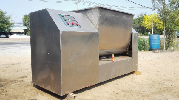 ถังตีกวนผสมสเตนเลส มีระบบอัตโนมัติตั้งเวลา เปิด/ปิด และ คว่ำเทวัตถุดิบด้วยไฟฟ้า ใช้ในงานอุตสาหกรรมอาหาร งานกวนน้ำยาเคมี ผสมอาหารสัตว์