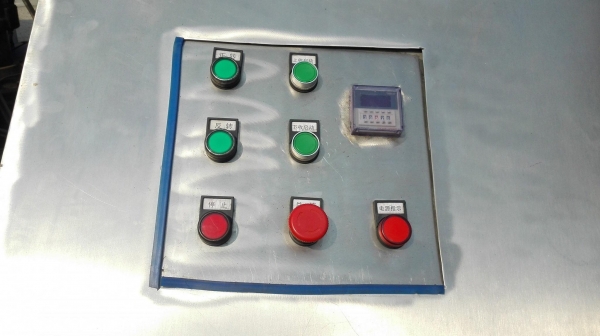 ถังตีกวนผสมสเตนเลส มีระบบอัตโนมัติตั้งเวลา เปิด/ปิด และ คว่ำเทวัตถุดิบด้วยไฟฟ้า ใช้ในงานอุตสาหกรรมอาหาร งานกวนน้ำยาเคมี ผสมอาหารสัตว์