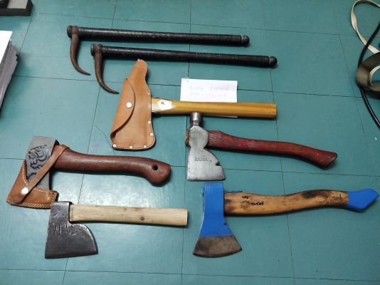 ขายขวานหลายแบบสนใจสอบถามได้089-1786075