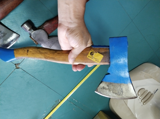 ขายขวานหลายแบบสนใจสอบถามได้089-1786075