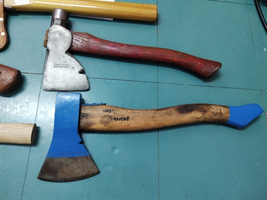 ขายขวานหลายแบบสนใจสอบถามได้089-1786075